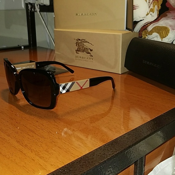 NWT Authentic Womens Burberry Square Sunglasses - Picture 2 of 8